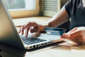 Understanding Credit Card Interest (With Simple Examples)